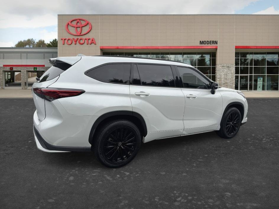 Used 2023 Wind Chill Pearl Toyota XSE image 5
