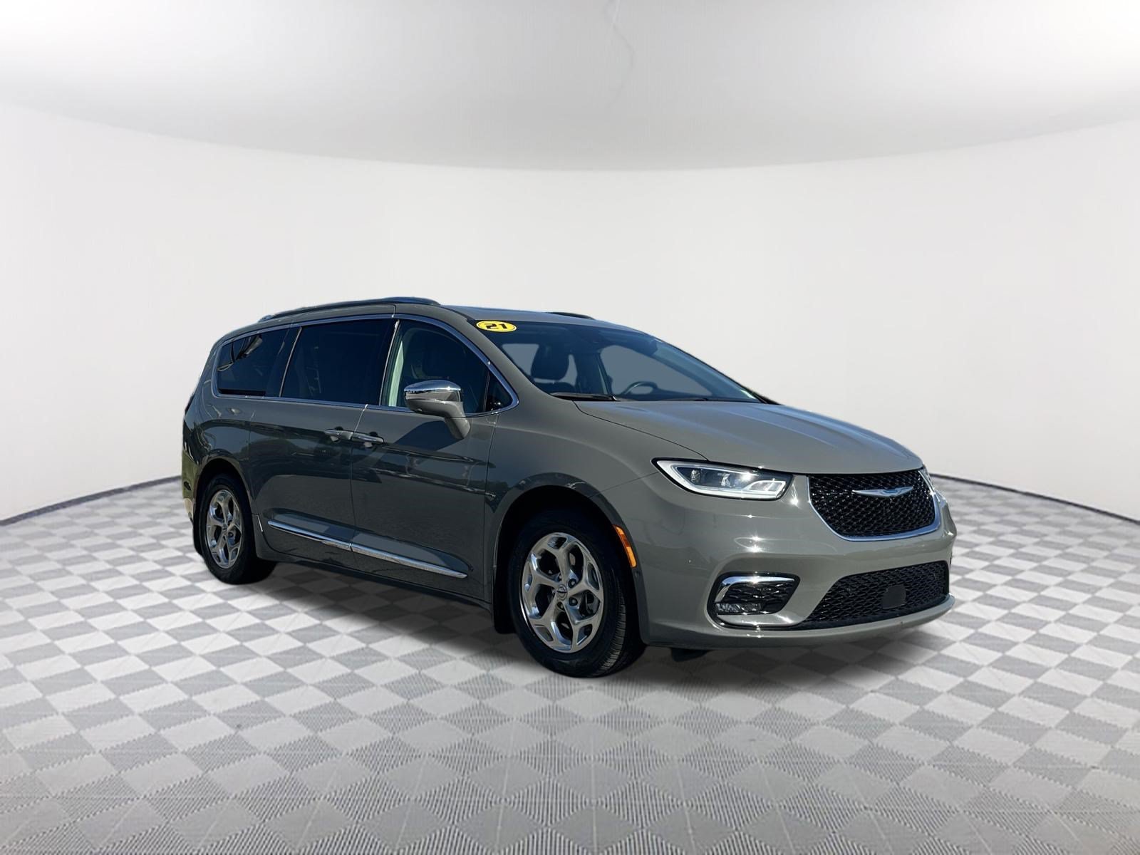 Used 2021 Ceramic Gray Clearcoat Chrysler Hybrid Limited image 3