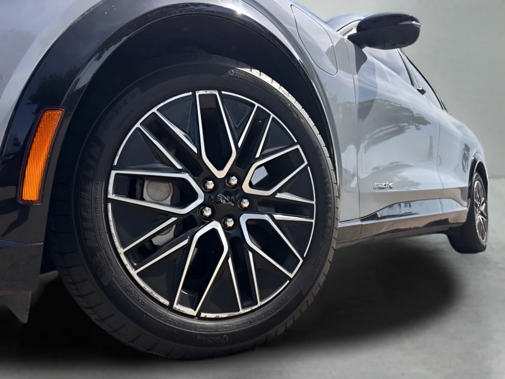 Used 2024 Gray Ford Premium image 27