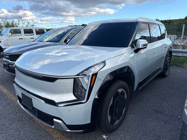 Used 2026 White Kia Land image 1