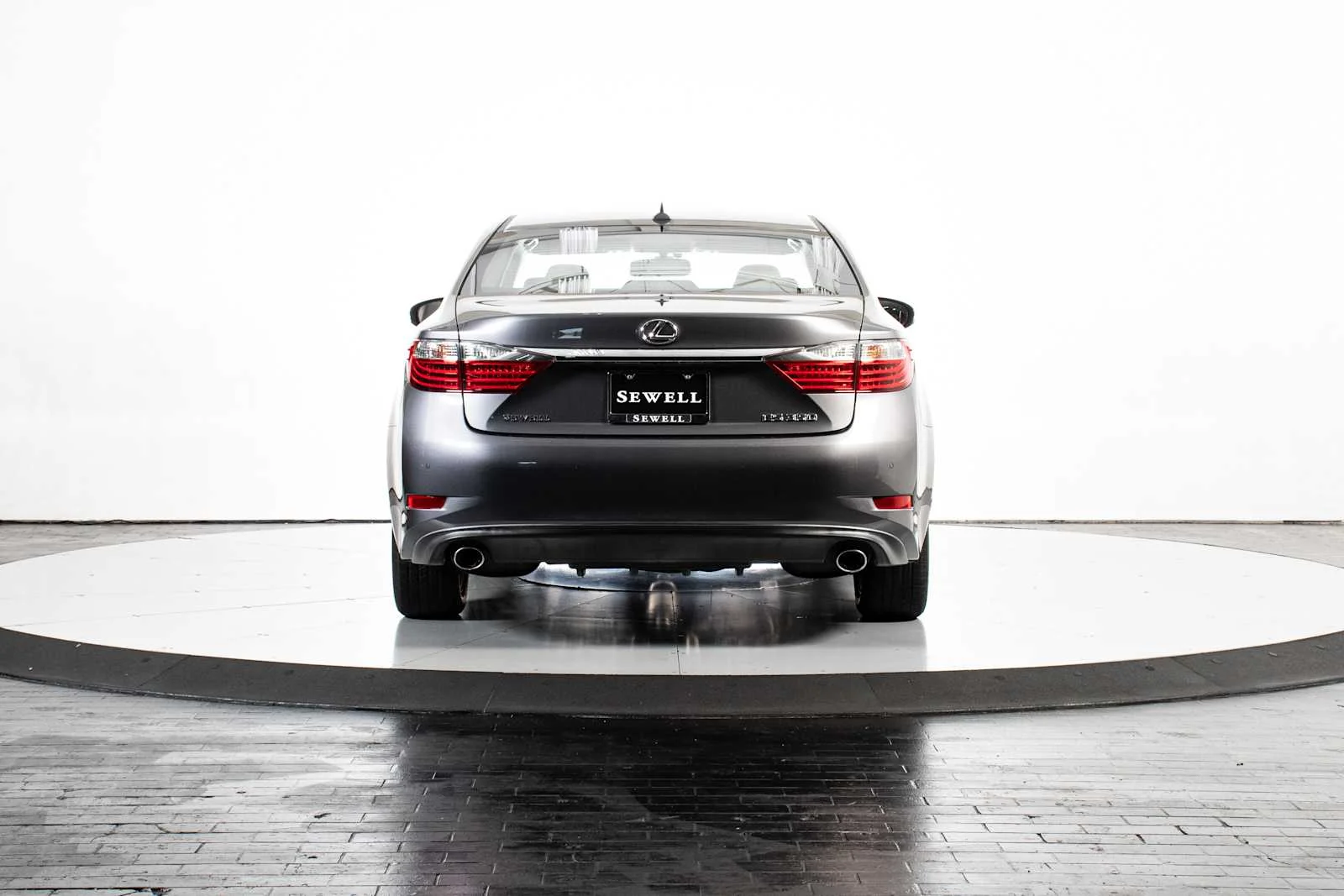 Used 2013 Nebula Gray Pearl Lexus 4dr Sdn image 5
