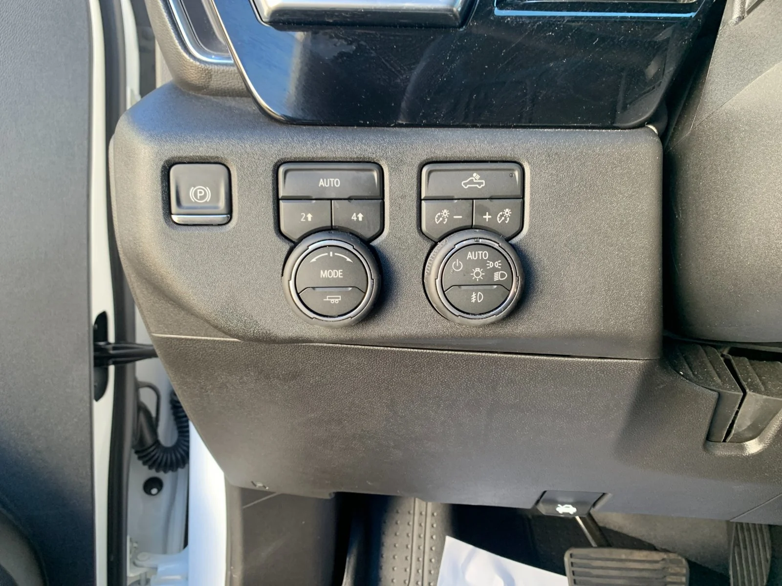 Used 2026 Summit White Chevrolet RST image 30