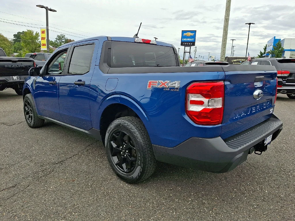 Used 2023 Atlas Blue Metallic Ford XLT image 8