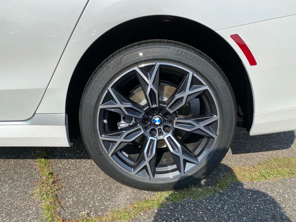 New 2027 Mineral White Metallic BMW 740i xDrive image 5