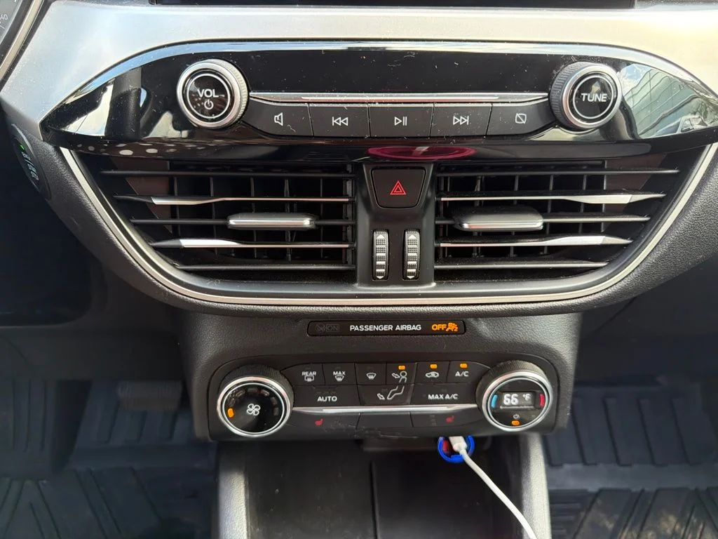 Used 2020 Red Ford SE image 11