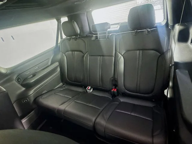 New 2026 Bright White Clear-Coat Exterior Paint Jeep Grand Wagoneer image 30