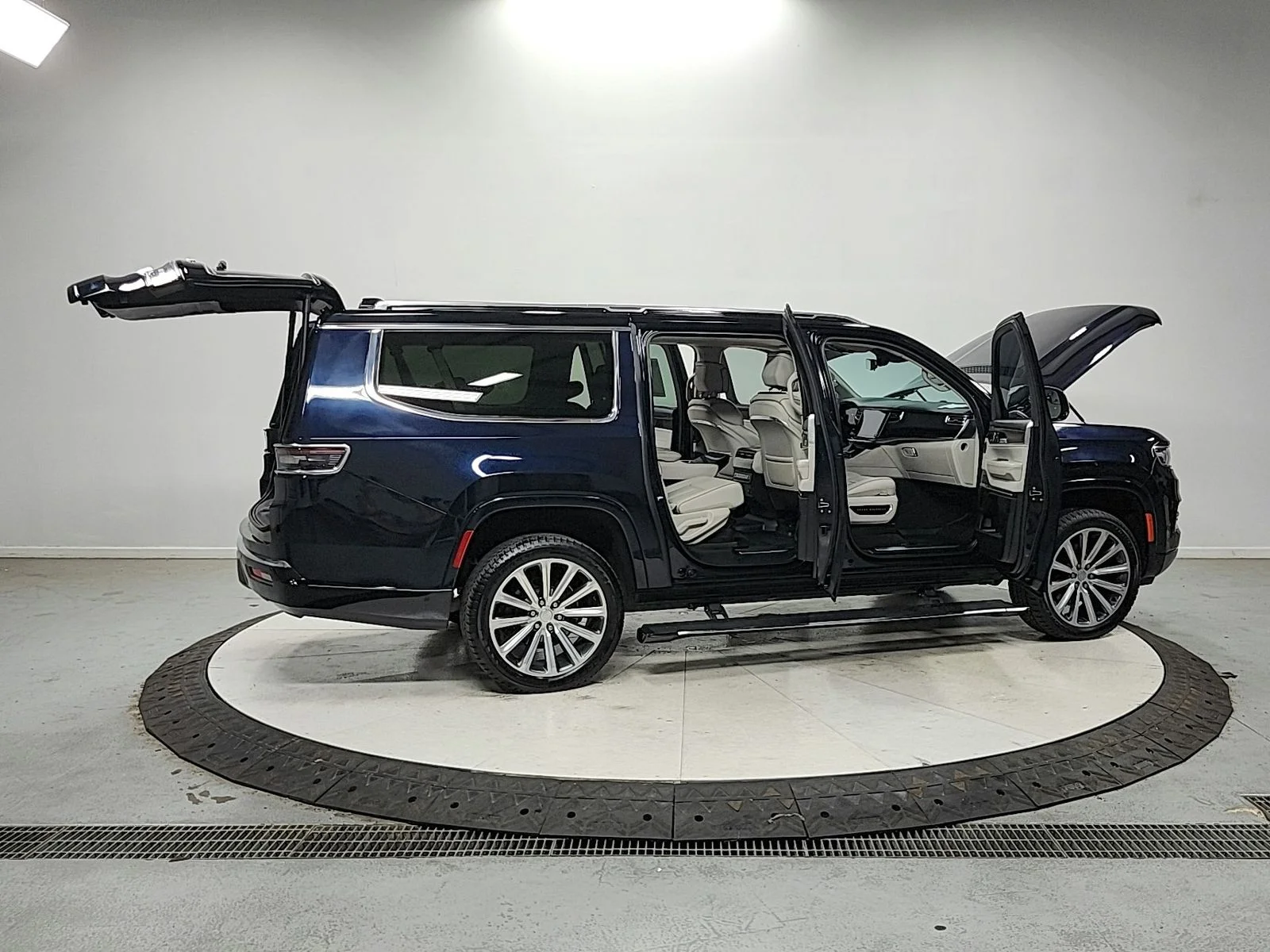Used 2023 Black Jeep Series II image 16