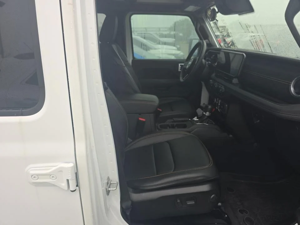 Used 2025 White Jeep High Tide image 9
