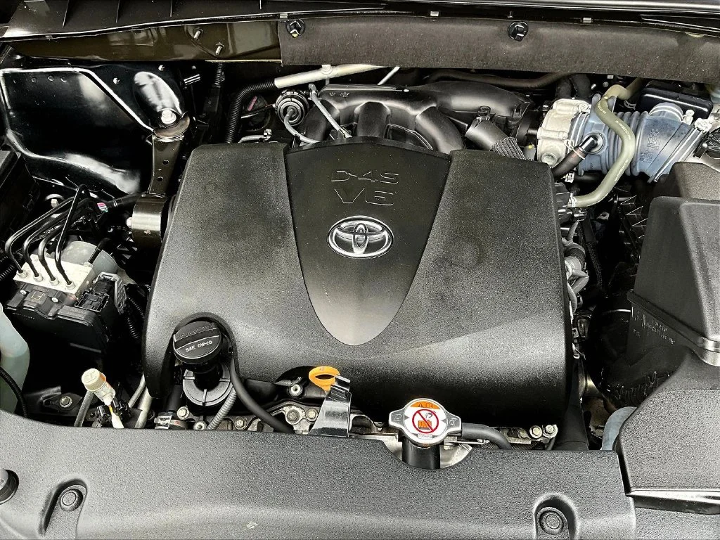 Used 2019 Black Toyota XLE image 33