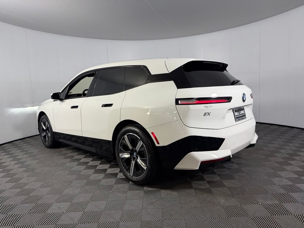 Used 2023 White BMW xDrive50 image 8