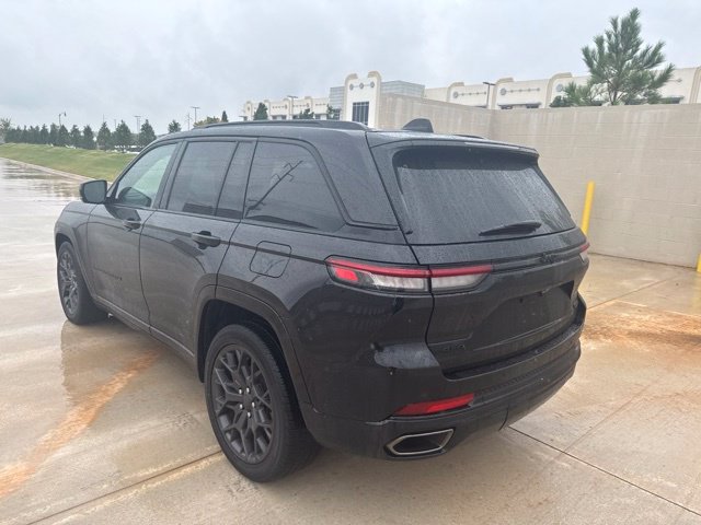 Used 2025 Black Jeep Summit image 6