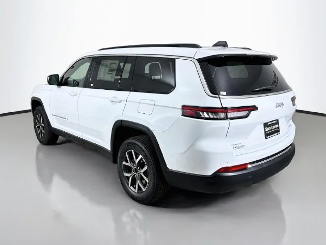 New 2027 White/off-white Jeep Laredo X image 5