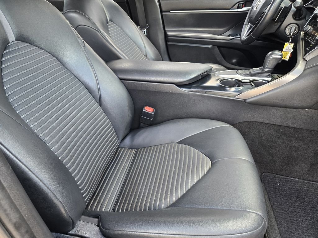 Used 2018 Gray Toyota SE image 9
