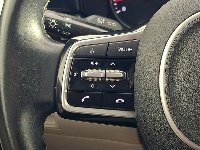 Used 2021 White Kia S image 24
