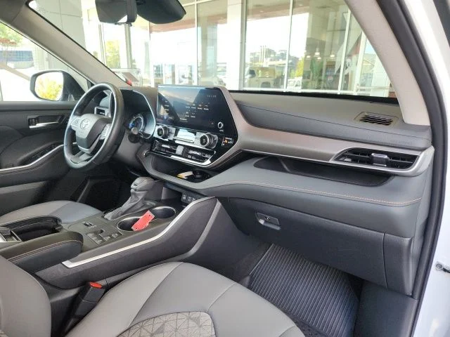 Used 2023 Beige Toyota Bronze Edition image 32