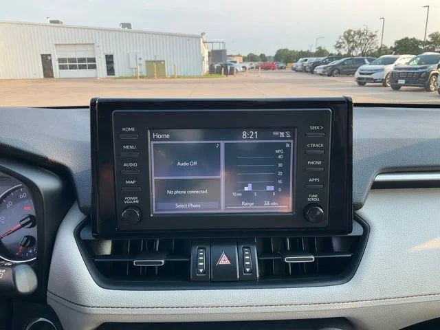 Used 2019 White Toyota XLE Premium image 14