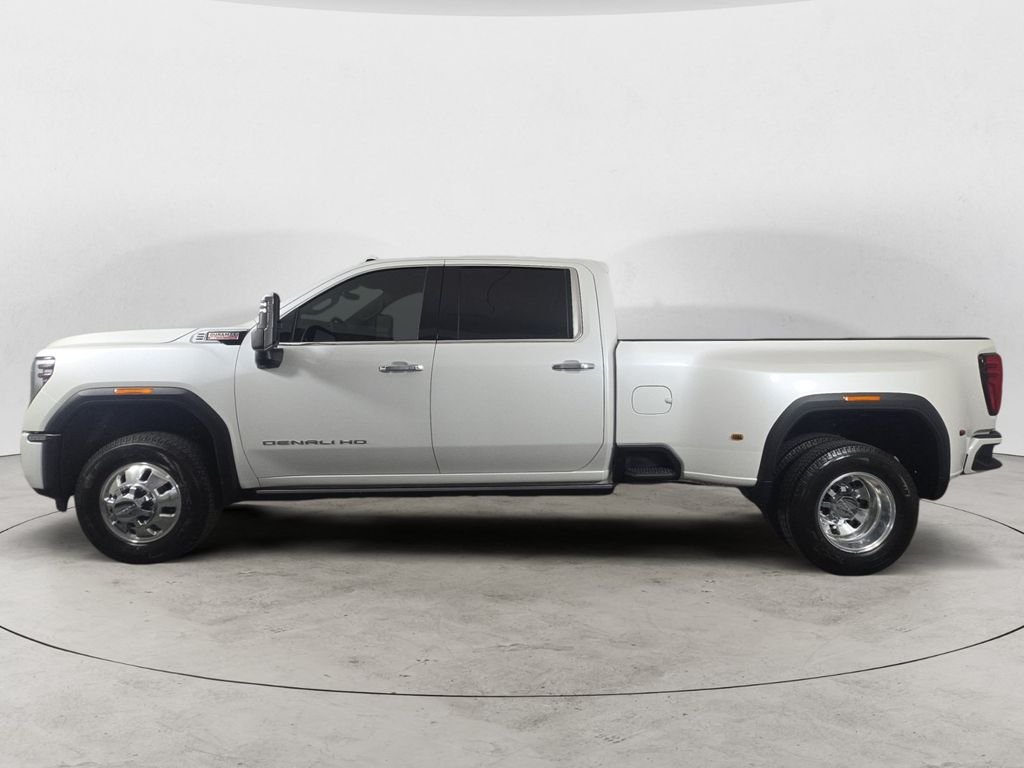 Used 2024 White GMC Denali image 8