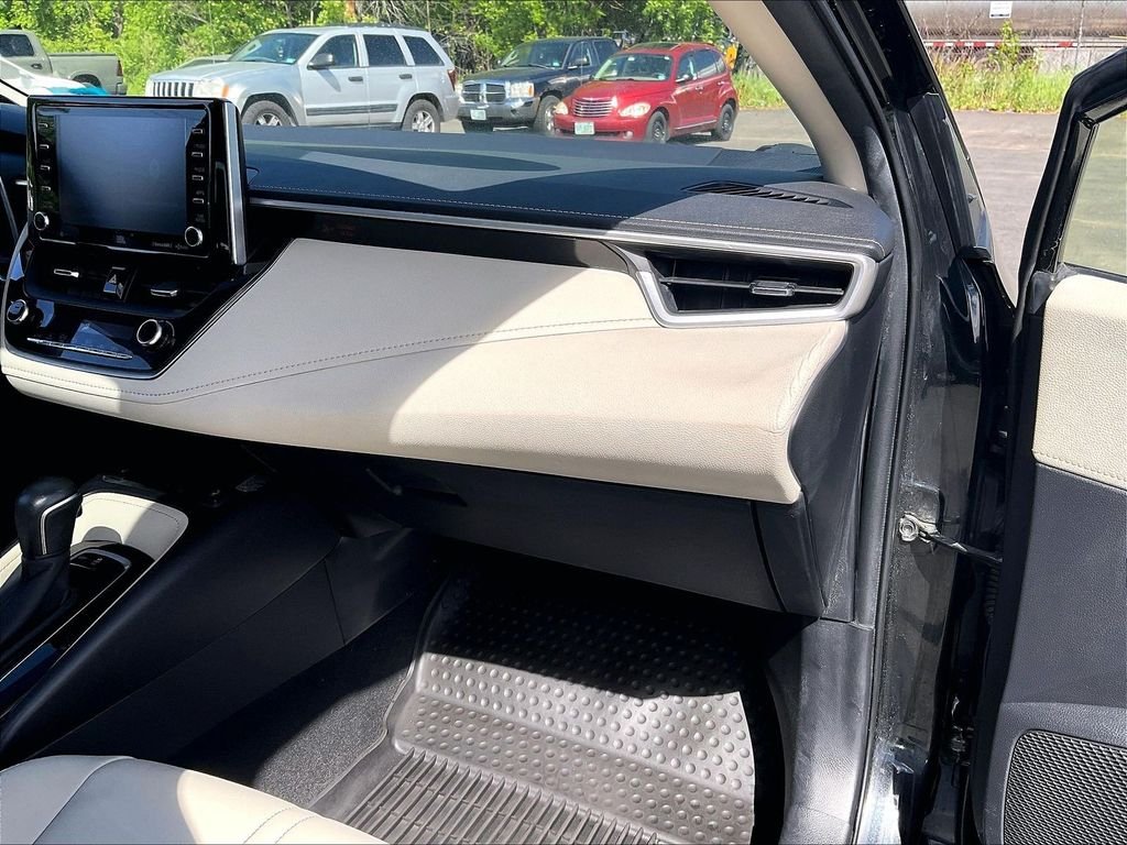 Used 2020 Black Toyota XLE image 13