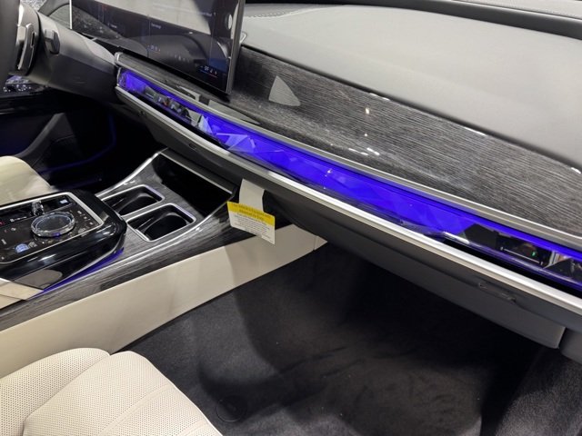 New 2026 Oxide Grey Metallic BMW 760i xDrive image 26