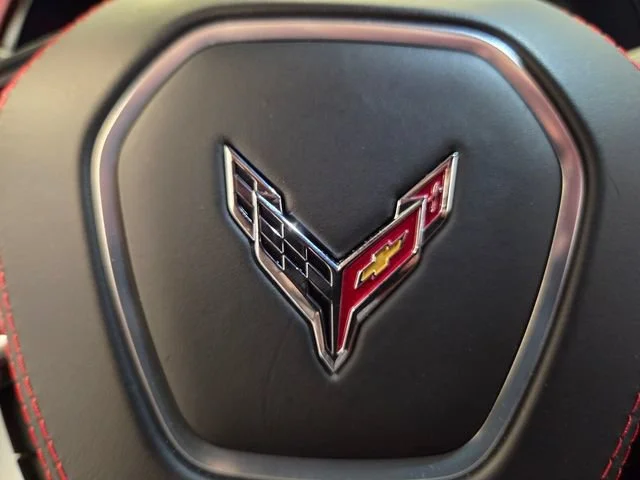 Used 2021 ARCTIC WHITE Chevrolet 3LT image 25