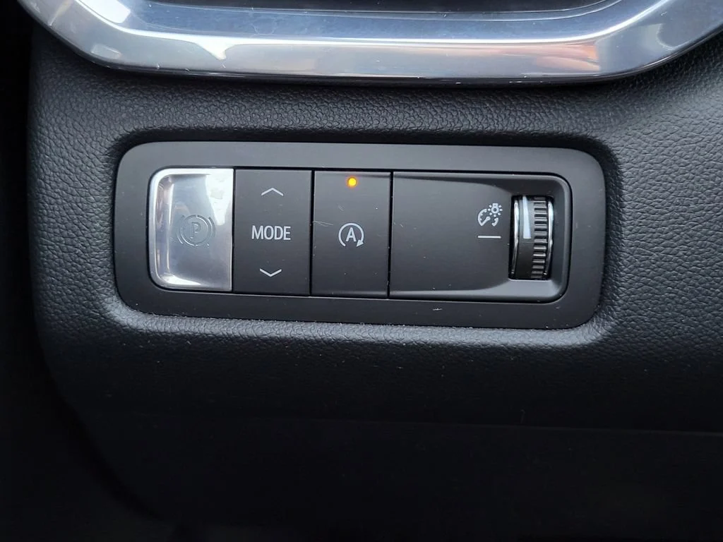 Used 2026 Glacier White Tricoat GMC Denali image 28