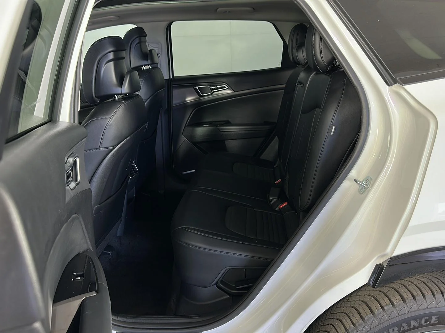 Used 2024 Snow White Pearl Kia SX-Prestige image 27