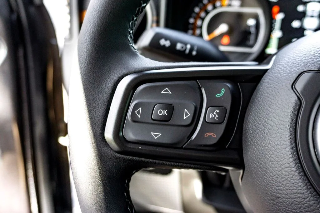 New 2025 Gray Jeep Mojave image 13