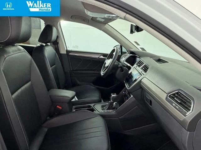Used 2022 Black Volkswagen 2.0T SE image 39