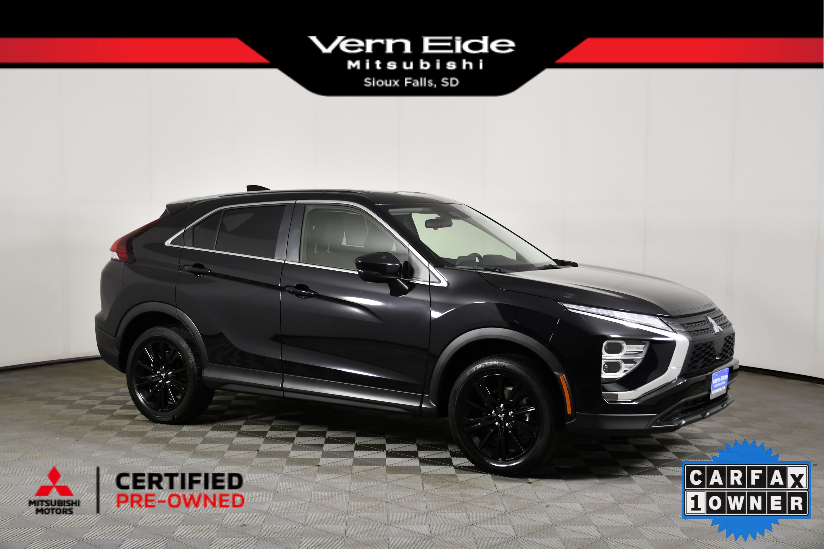 Certified Used 2025 Labrador Black Pearl Mitsubishi LE image 1