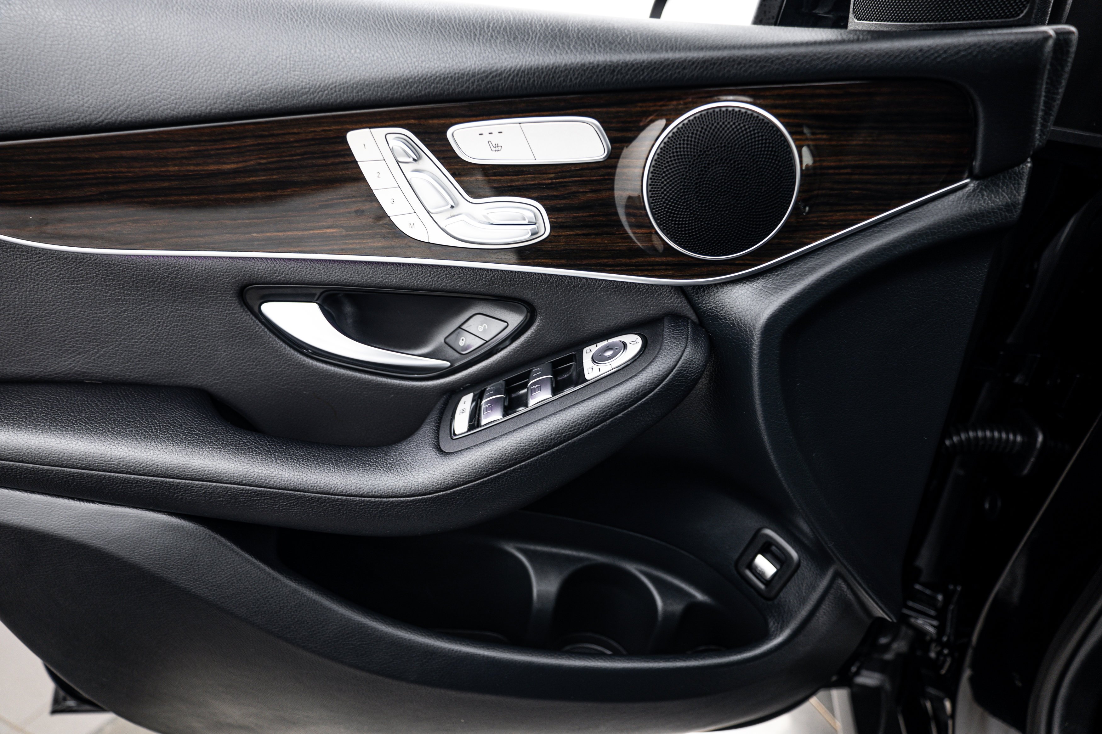 Used 2020 Black Mercedes-Benz GLC 300 image 13