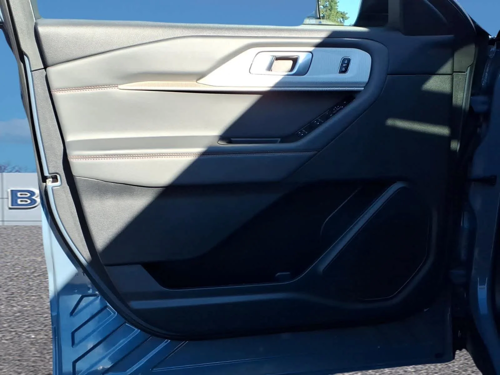 Used 2025 Vapor Blue Ford Active image 12