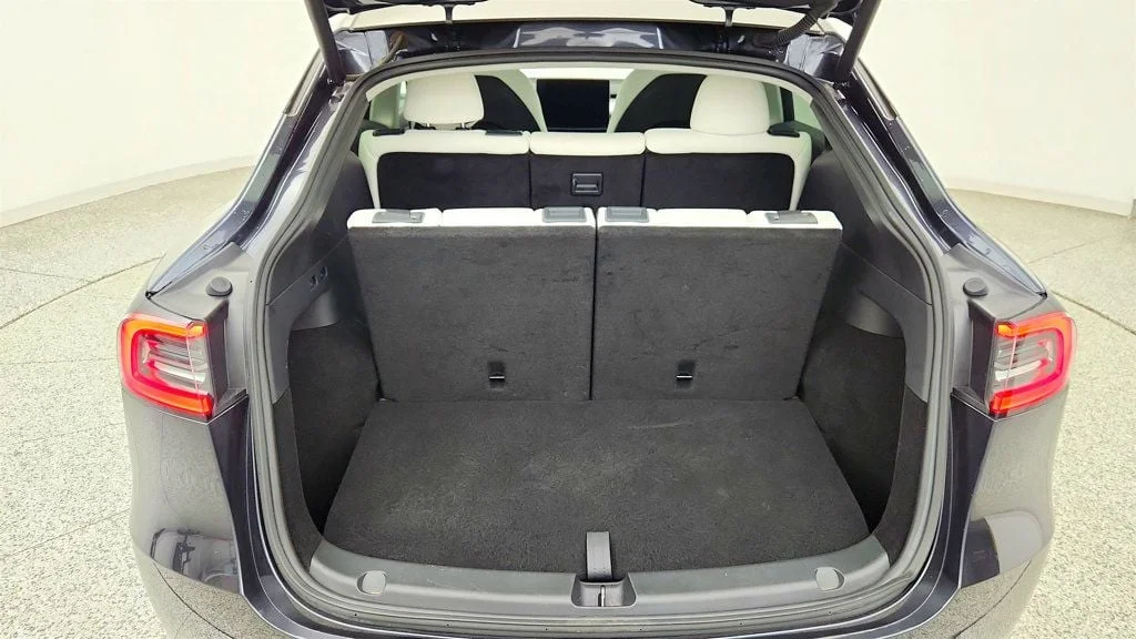 Used 2024 Stealth Grey Tesla Long Range AWD w/ 7-Seat White & Black Premium Interior image 27