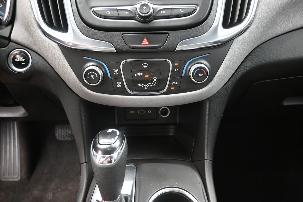 Used 2021 White Chevrolet LS image 27