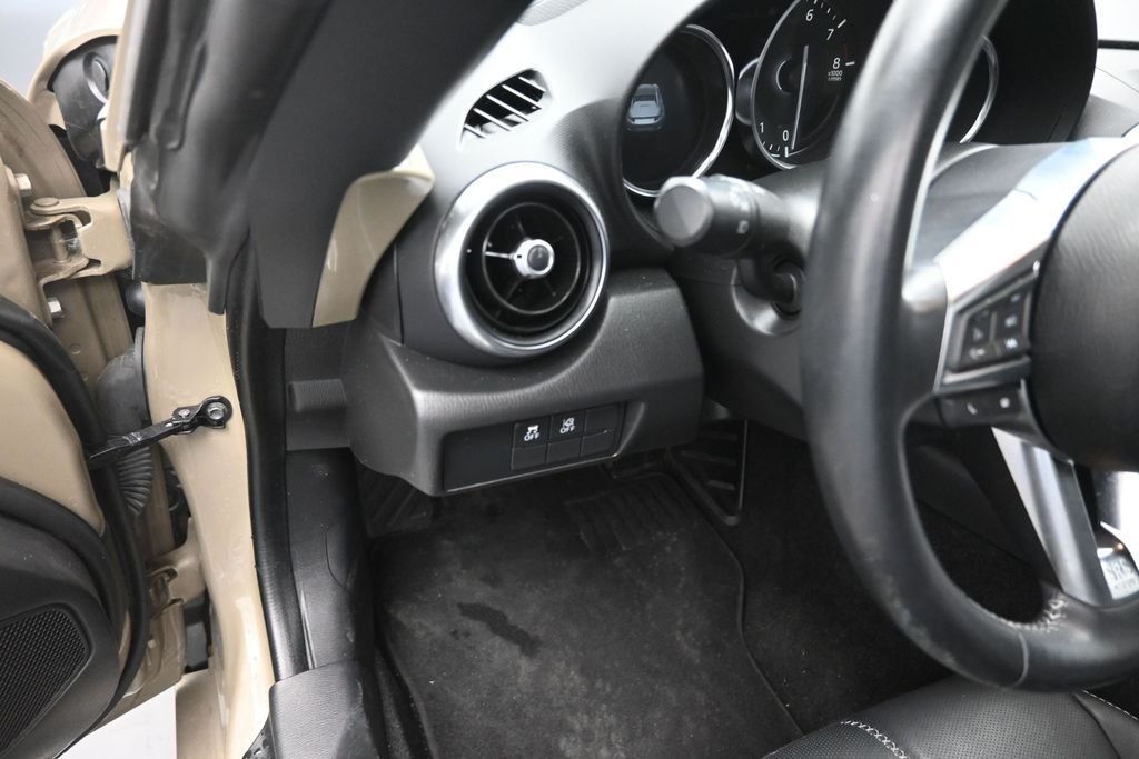 Used 2023 Beige Mazda Grand Touring image 18