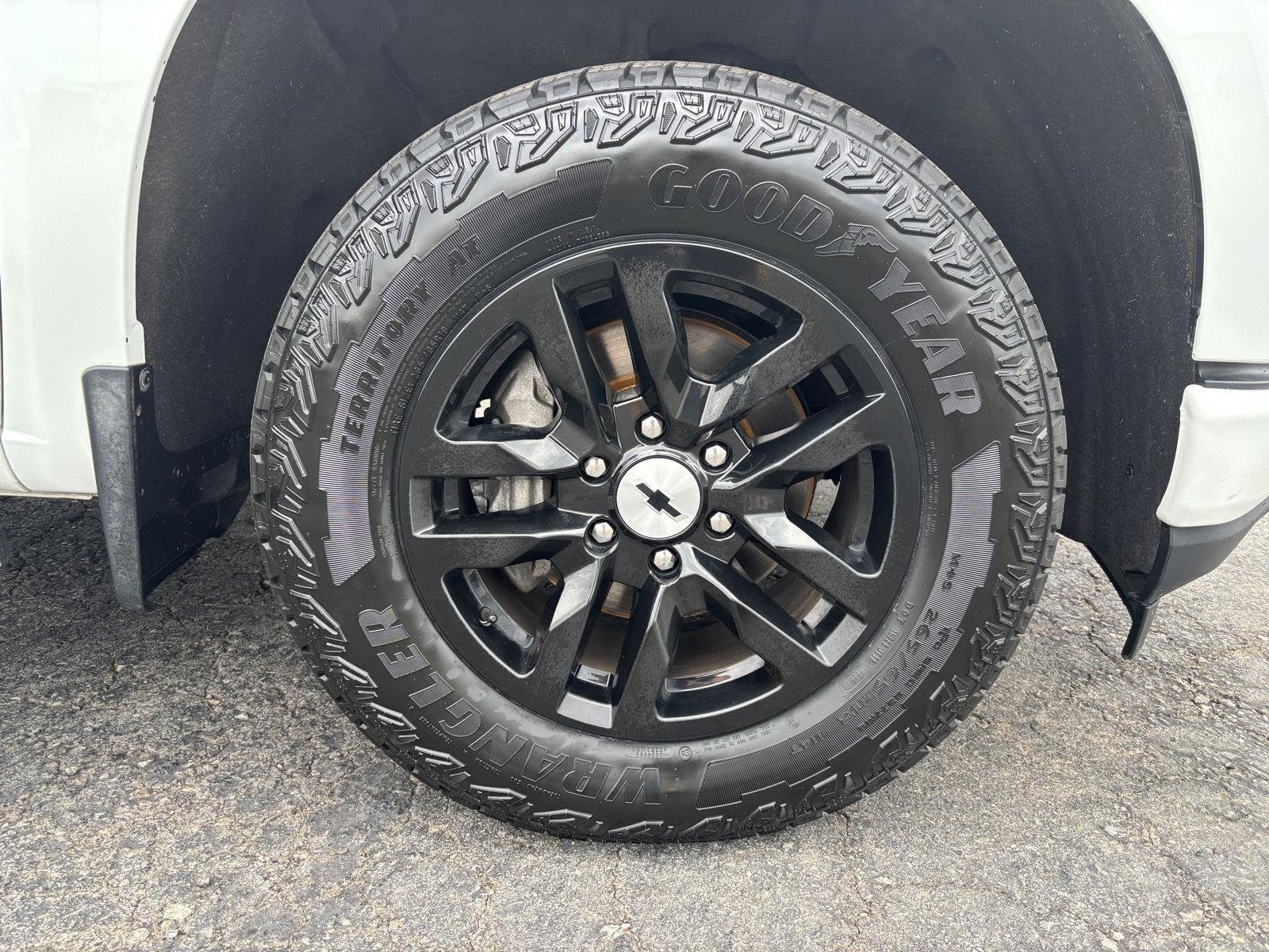 Used 2021 Summit White Chevrolet RST image 9