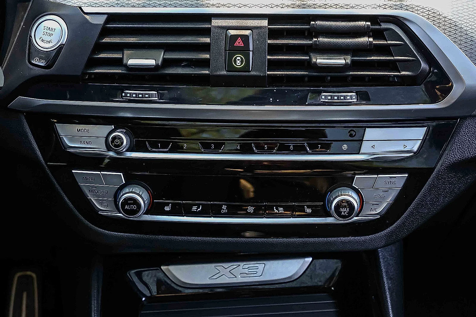 Used 2021 Black Sapphire Metallic BMW xDrive30i image 12