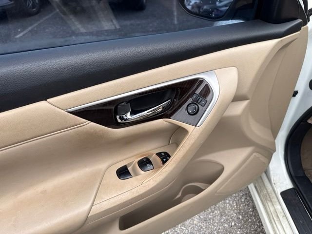 Used 2015 White Nissan 2.5 SL image 28