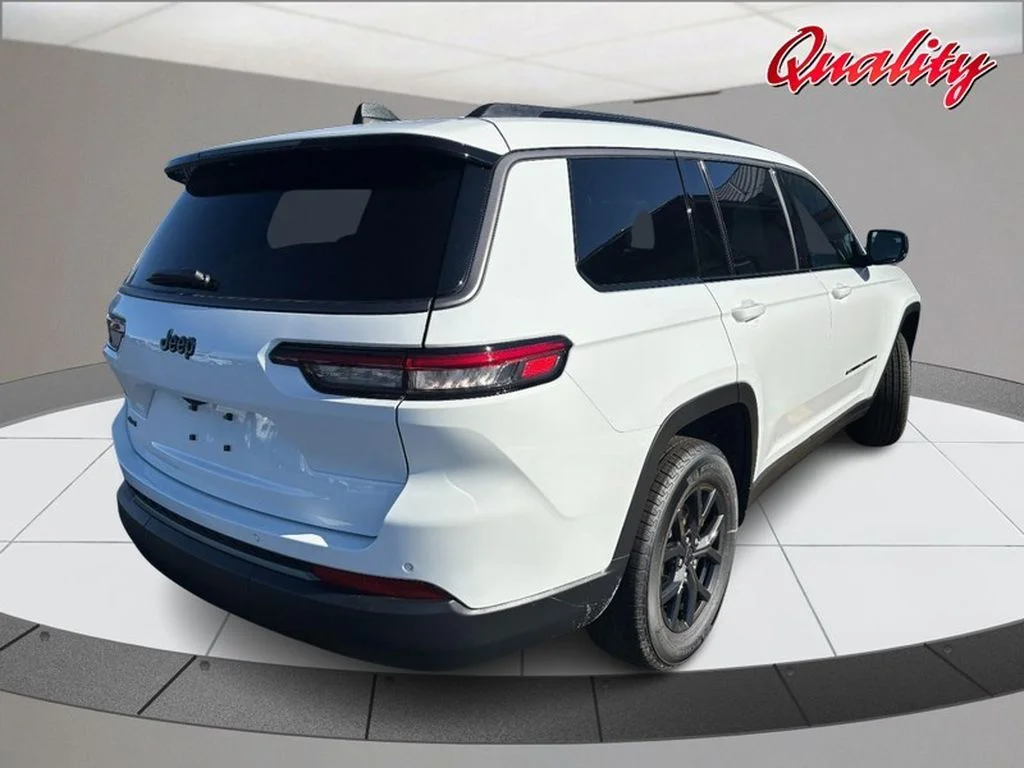 New 2027 Bright White Clear-Coat Paint Jeep Laredo Altitude image 3