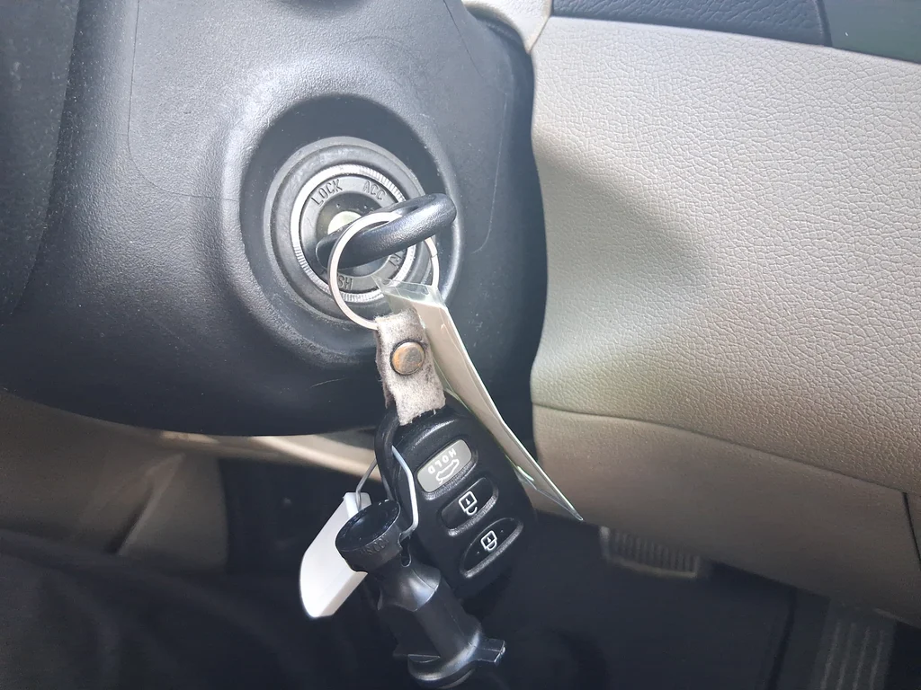Used 2015 White Hyundai SE image 13