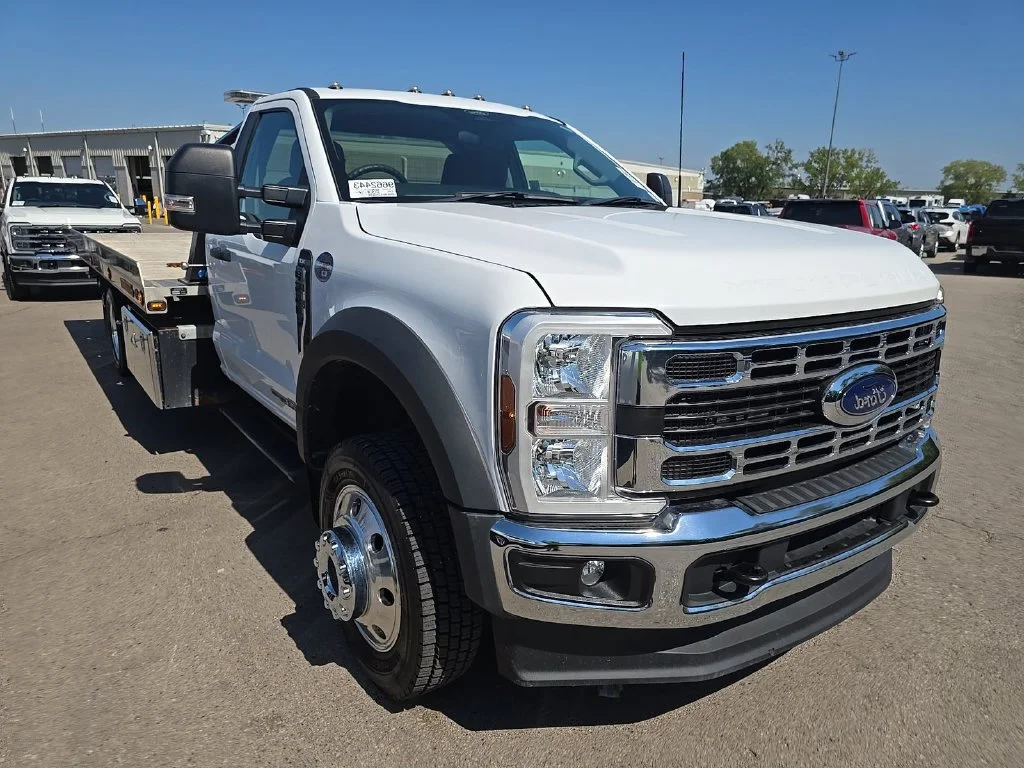 Used 2024 Oxford White Ford XLT image 1