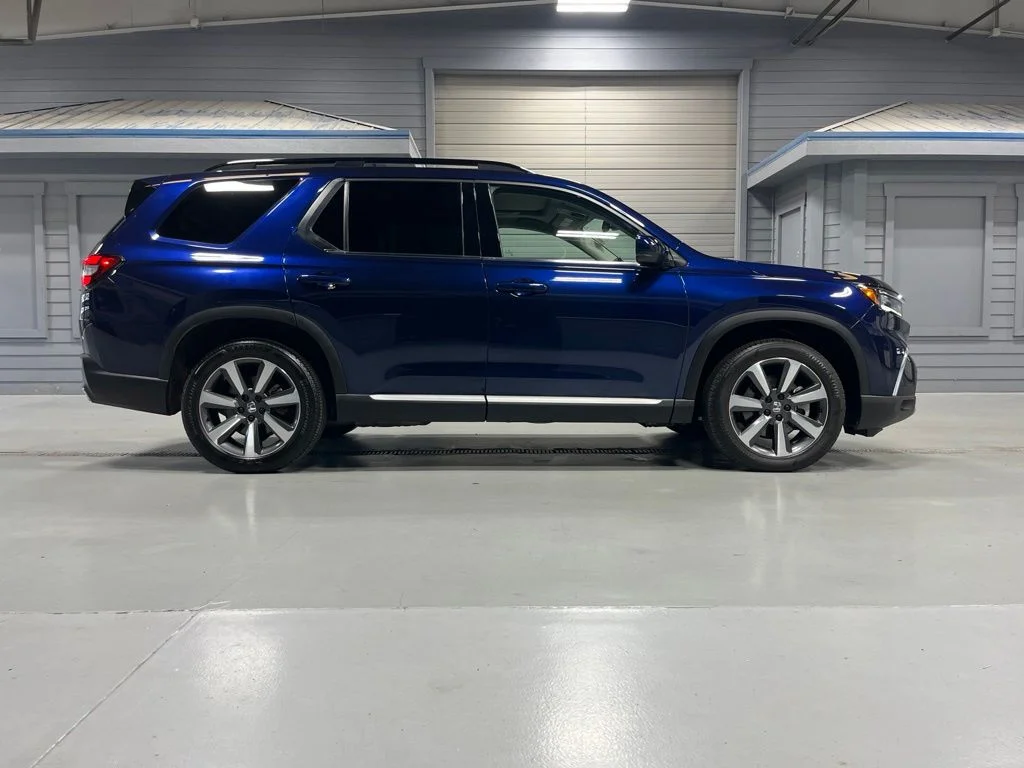 Used 2025 Obsidian Blue Pearl Honda Touring image 8