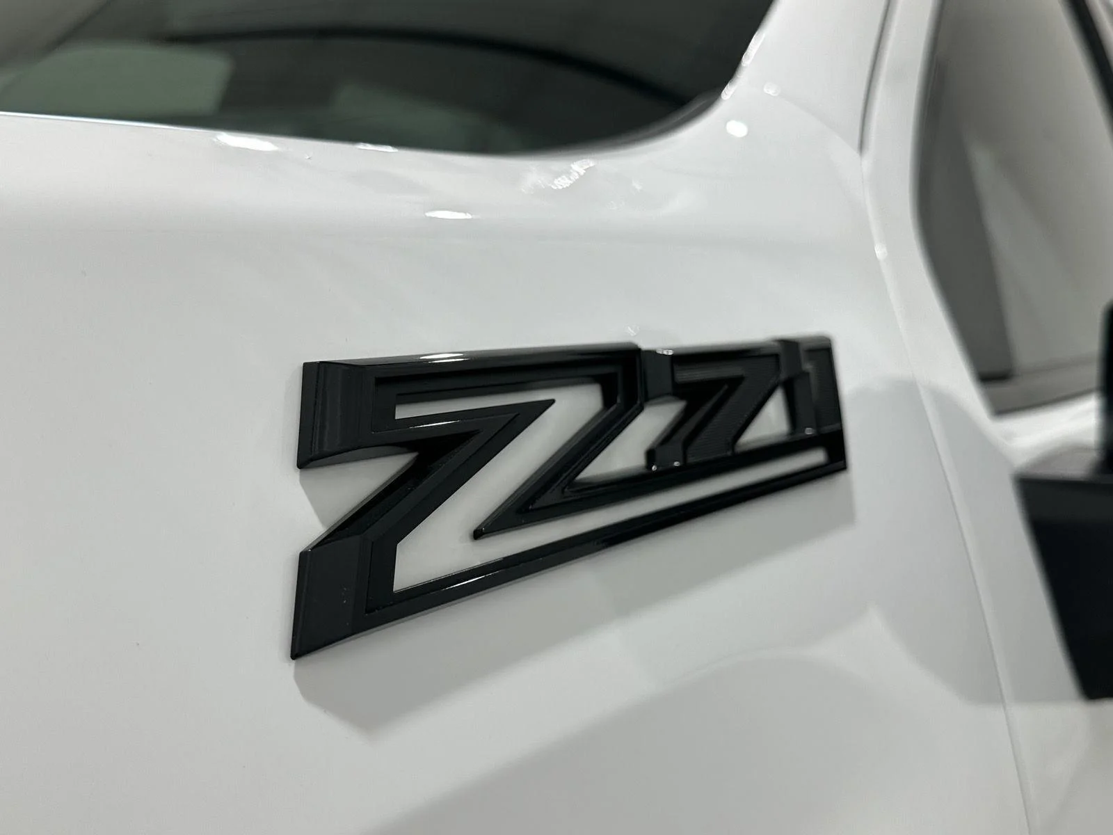Used 2025 Summit White Chevrolet LTZ image 33