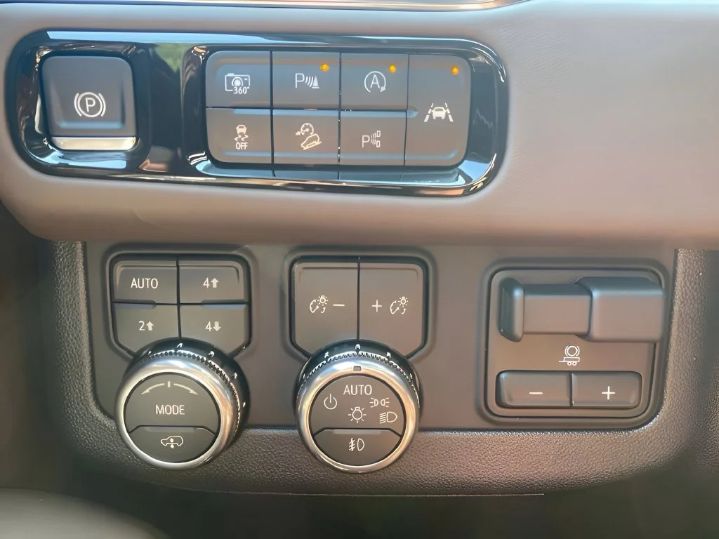 New 2026 Glacier White Tricoat GMC Denali Ultimate image 36