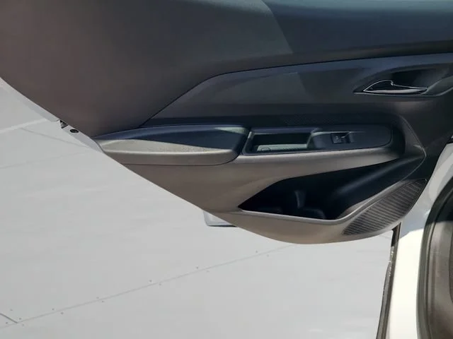 New 2027 Summit White Chevrolet LT image 15