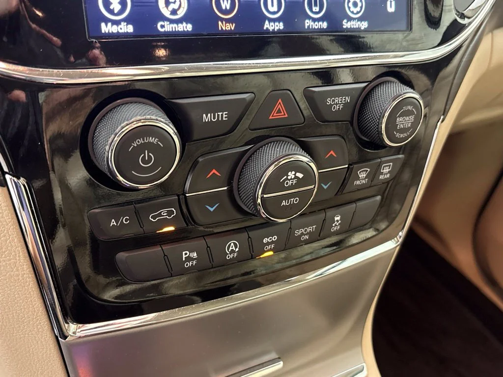 Used 2022 Black Jeep Laredo E image 36