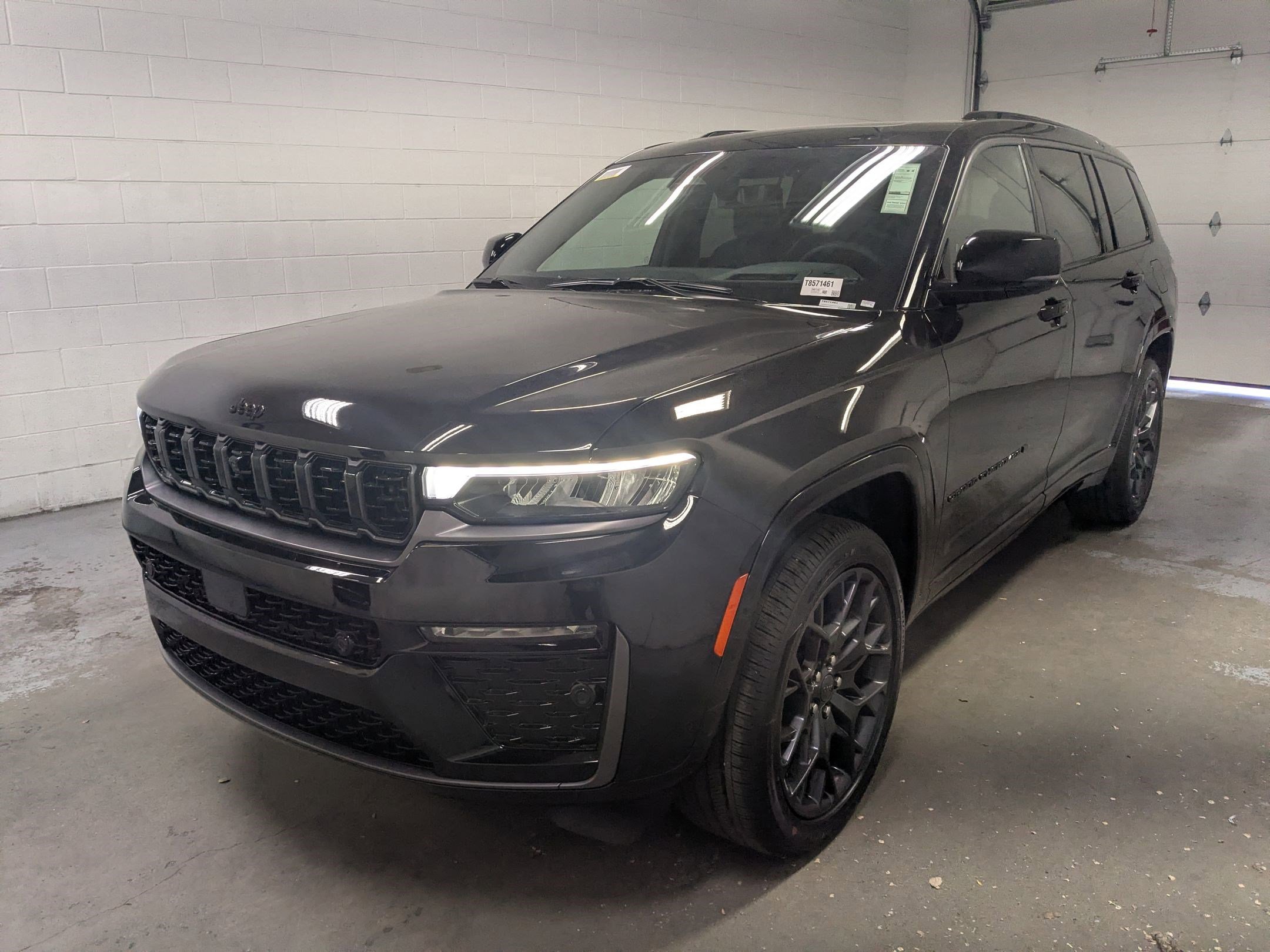 New 2026 Diamond Black Crystal Pearl-Coat Exterior Paint Jeep Summit image 9