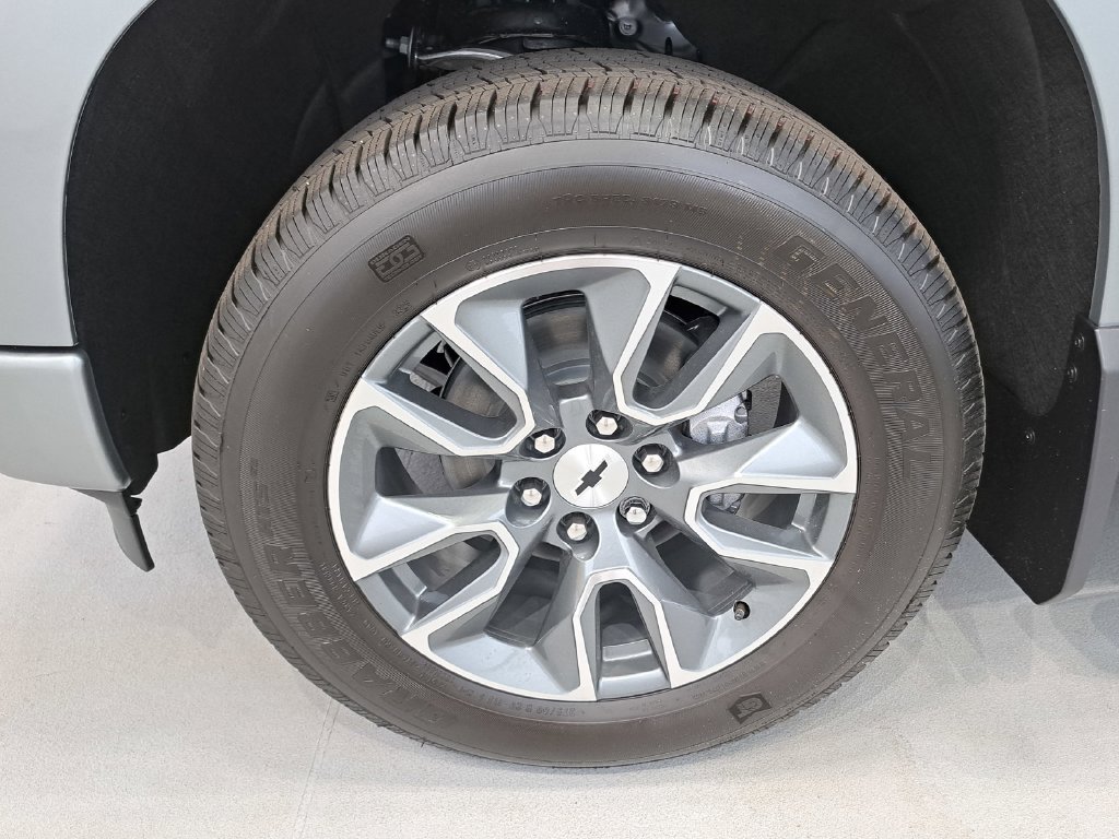 2026 Chevrolet Silverado 1500 RST Crew Cab Pickup Slide 14
