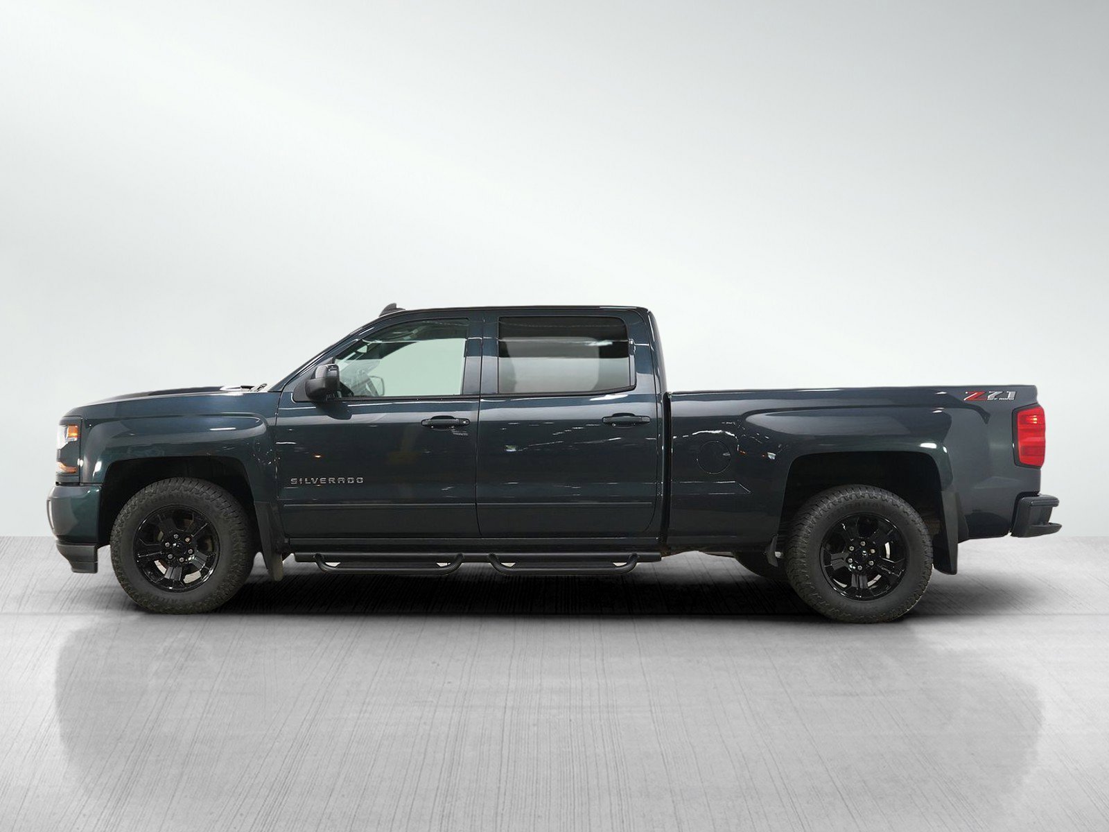Used 2018 Chevrolet Silverado 1500 LT with VIN 1GCUKREC1JF188030 for sale in White Bear Lake, Minnesota