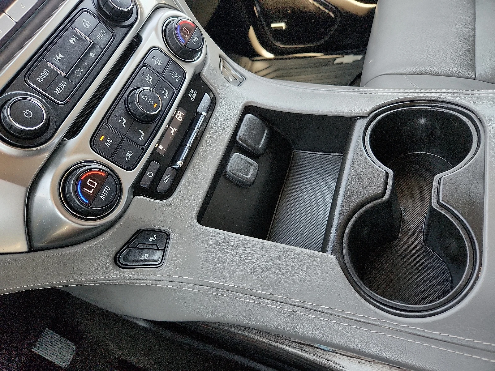 Used 2018 Velvet Chevrolet LT image 25