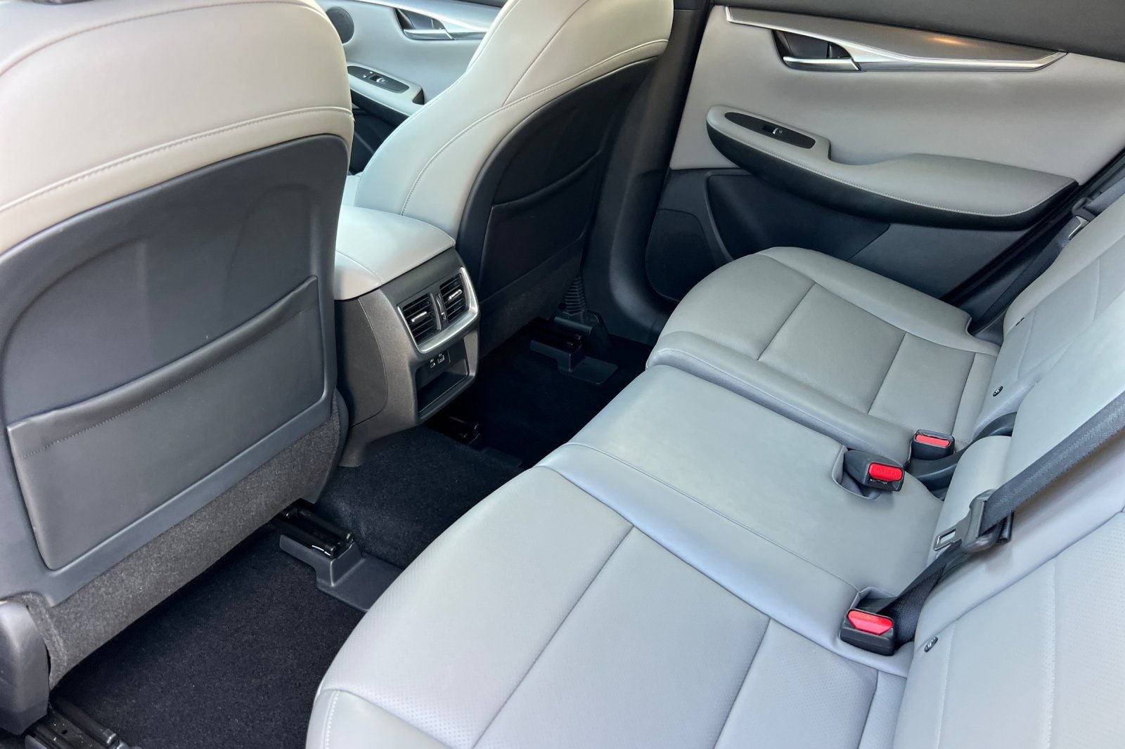 Used 2023 Graphite Shadow INFINITI LUXE image 4
